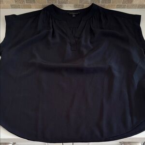 Banana Republic Black 💯Silk Women's Blouse Size: M NWOT ✨